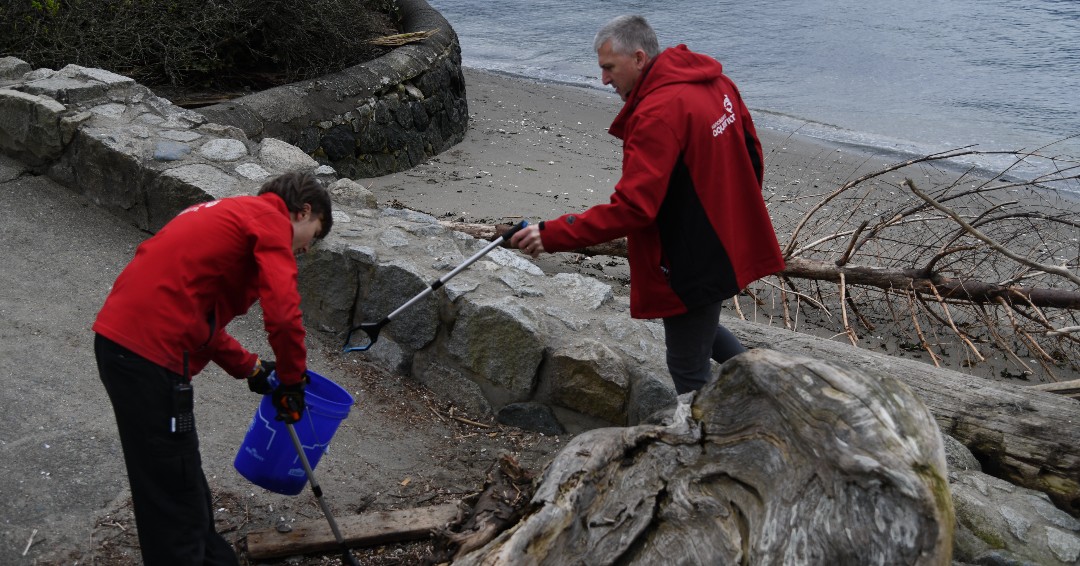 A group of Vancouver Aquarium staff were out bright and early this morning for a Shoreline Clean-Up near Lumbermen's Arch! Thank you to everyone who came out to help keep the shores of Stanley Park clean and beautiful!
