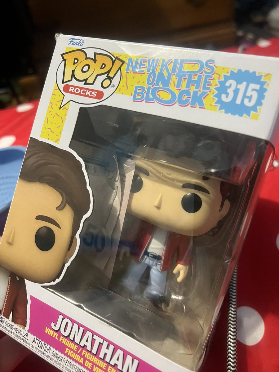 MollyKida08's tweet photo. I just thought my mom was loosing it... when I got home she asked me why does #JonathanKnight have all your money I look at her like she's going crazy then she pulls out my Funko pop and shows me I forgot I put my Cash In the "safe place" being Jon knight 💛🤭💛#JonGirl #NKOTB https://t.co/vrUIRewz2h