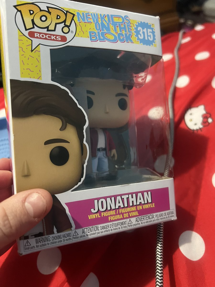 MollyKida08's tweet photo. I just thought my mom was loosing it... when I got home she asked me why does #JonathanKnight have all your money I look at her like she's going crazy then she pulls out my Funko pop and shows me I forgot I put my Cash In the "safe place" being Jon knight 💛🤭💛#JonGirl #NKOTB https://t.co/vrUIRewz2h