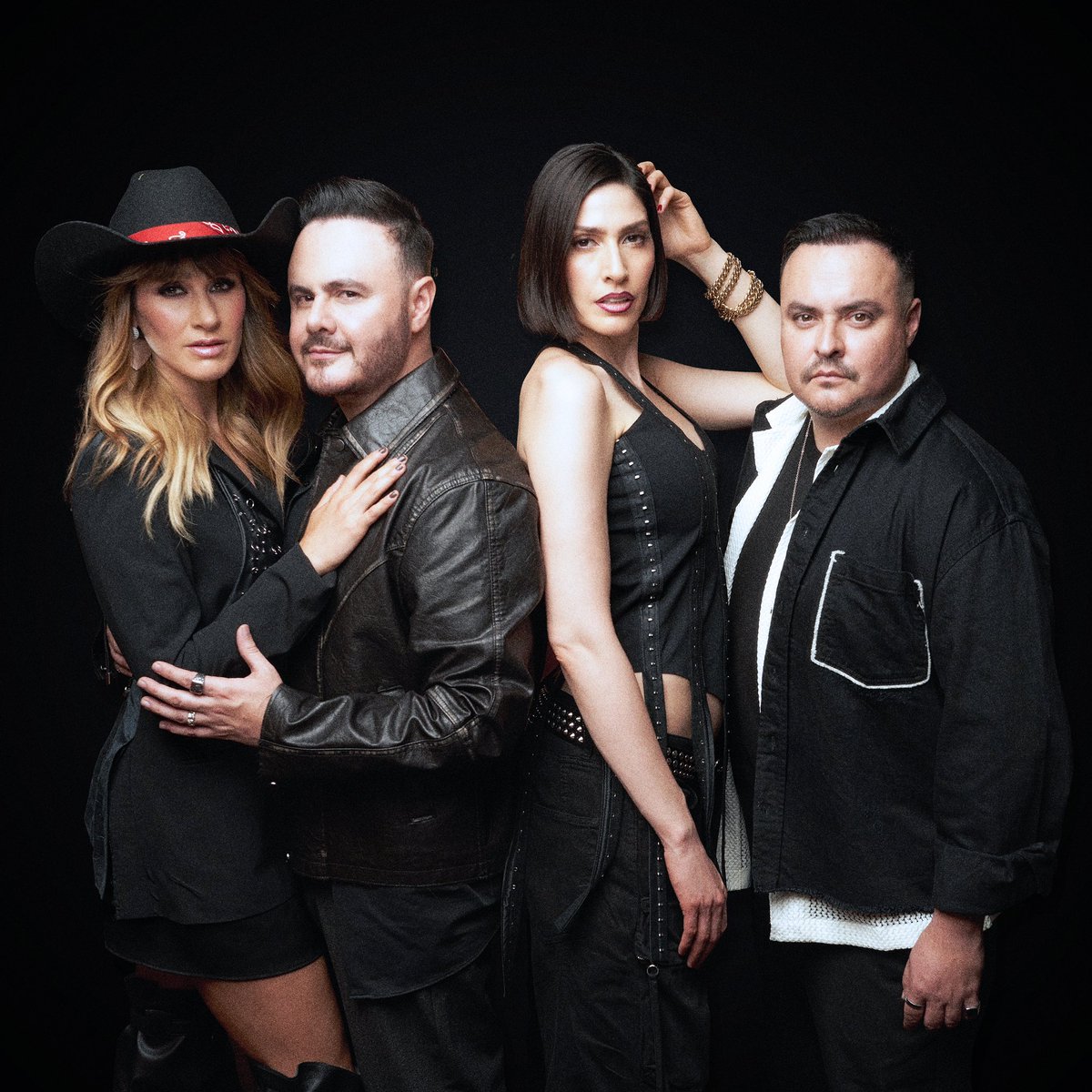 Ya está disponible #LaÚltimaCarta 📩 con nuestros hermanos <a href="/RioRomamx/">Río Roma</a> ¡Gracias por hacernos parte de esta historia! RioRoma.lnk.to/LaUltimaCarta Ya tienen una nueva canción para dedicar. 😉