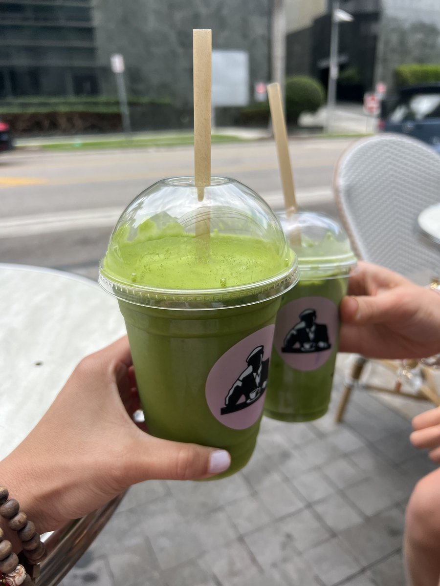 MonicaPerezN's tweet image. And just like that, life started looking like this✨💚🍀 #Miami #realestatein'