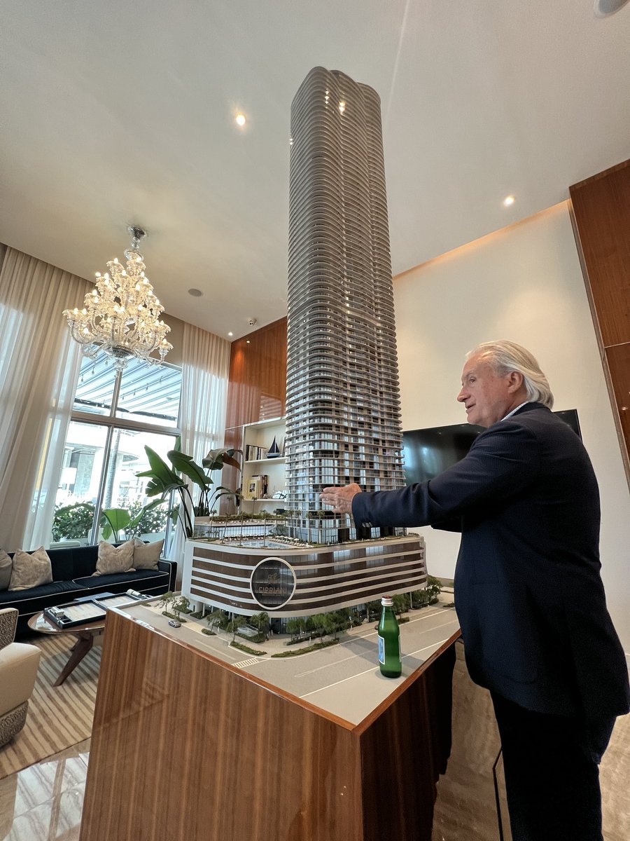 MonicaPerezN's tweet image. And just like that, life started looking like this✨💚🍀 #Miami #realestatein'