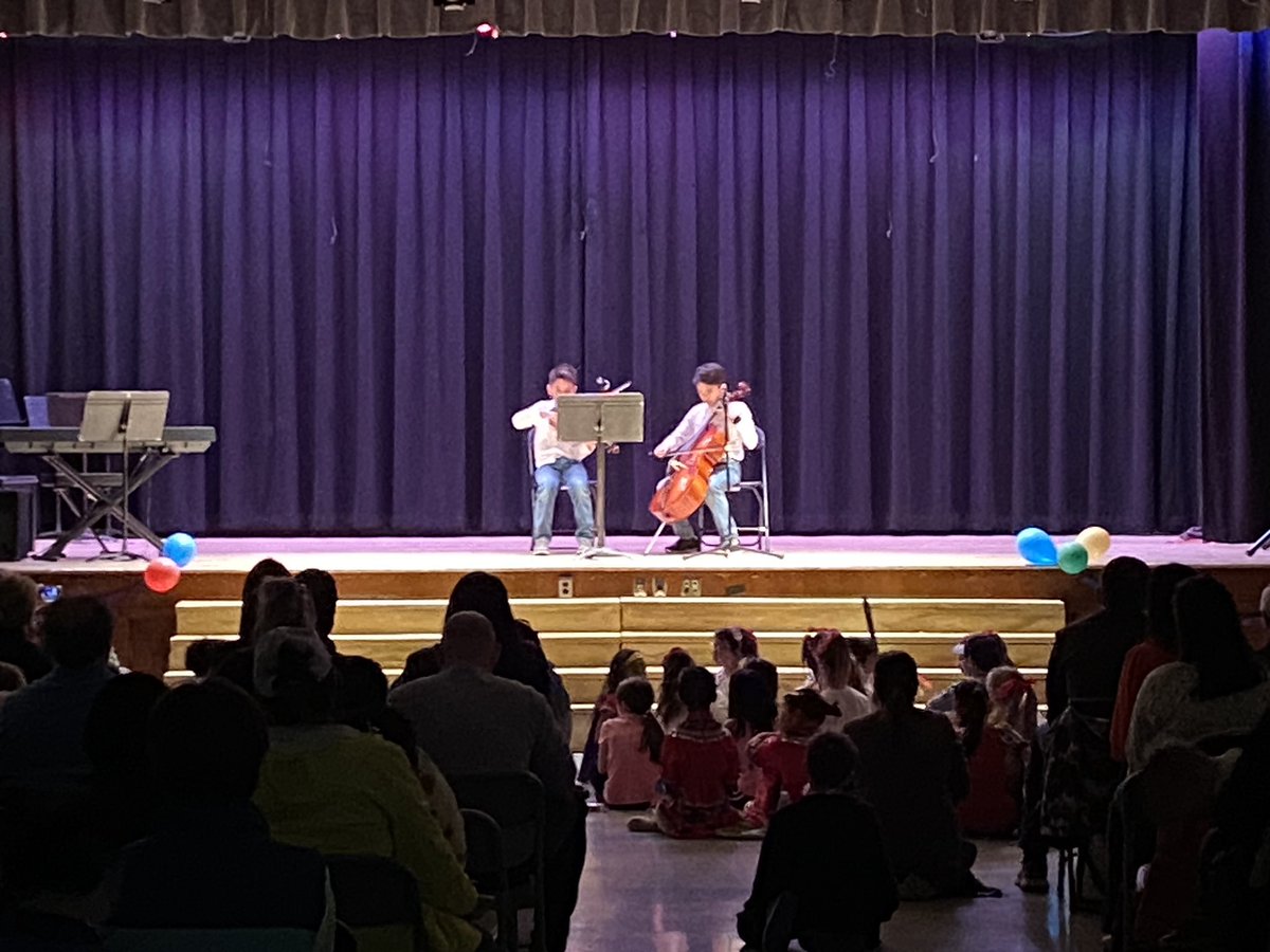 SharpBulldogs's tweet image. Oh what a night!!!
40 fun performances by so many talented Bulldogs.  Thank you PTA for another great night out and thanks to the many staff cheering them on!  #BeSHARP