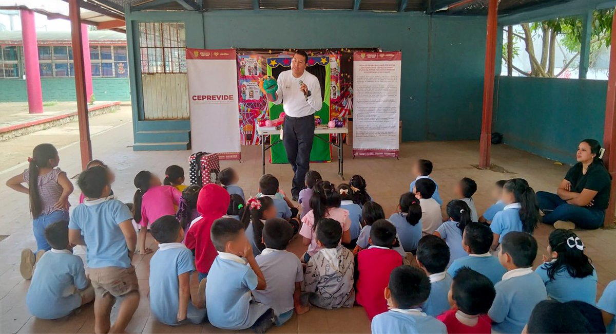 SP_Veracruz's tweet photo. Participamos en la feria de la Escuela Primaria Independencia 🎊📚 de #Tatahuicapan🌿 con actividades lúdicas, presentamos un sketch de títeres sobre el "Cuidado y Bienestar Animal" 🎭🐱 y la obra "Toñito el Bravucón" sobre el tema "Prevención del Acoso y Violencia Escolar". 🚫🎒 https://t.co/u6xnF4pMYe