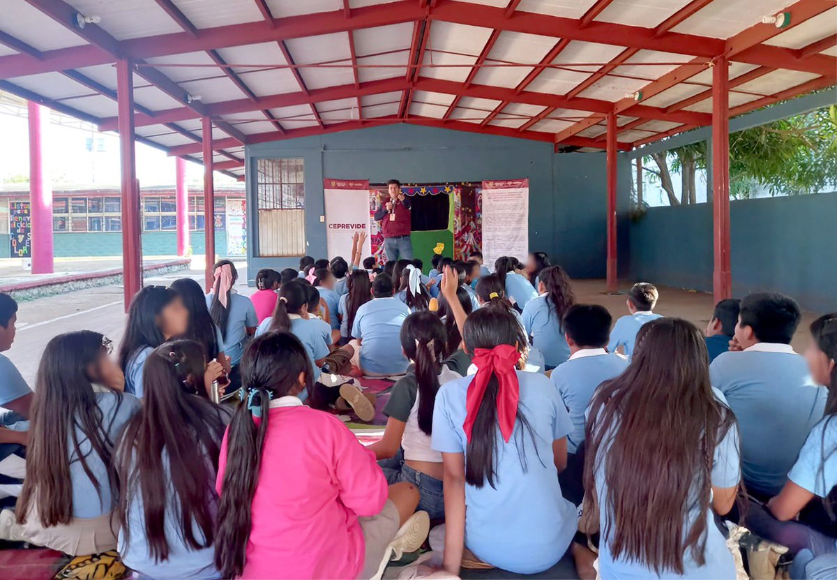 SP_Veracruz's tweet photo. Participamos en la feria de la Escuela Primaria Independencia 🎊📚 de #Tatahuicapan🌿 con actividades lúdicas, presentamos un sketch de títeres sobre el "Cuidado y Bienestar Animal" 🎭🐱 y la obra "Toñito el Bravucón" sobre el tema "Prevención del Acoso y Violencia Escolar". 🚫🎒 https://t.co/u6xnF4pMYe
