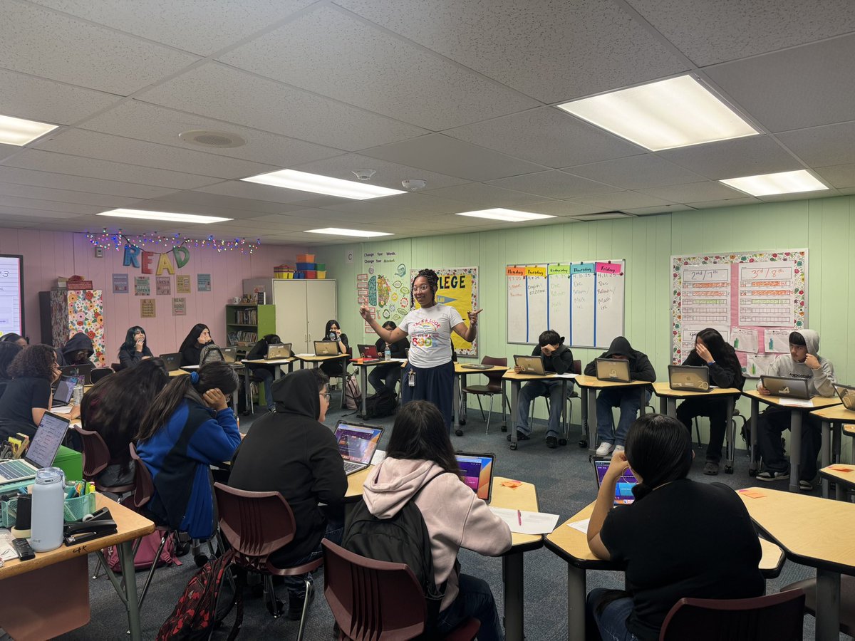 Mrs. Boone,  our wonderful Lead Support Teacher going over expectations as they dive into cross curricular to support Social Studies. #collaboration #teamwork <a href="/LANschools/">Leadership Academy Network</a> <a href="/pdilley5/">Priscila Dilley, Ed.D</a> <a href="/LAForestOak/">Leadership Academy at Forest Oak</a>