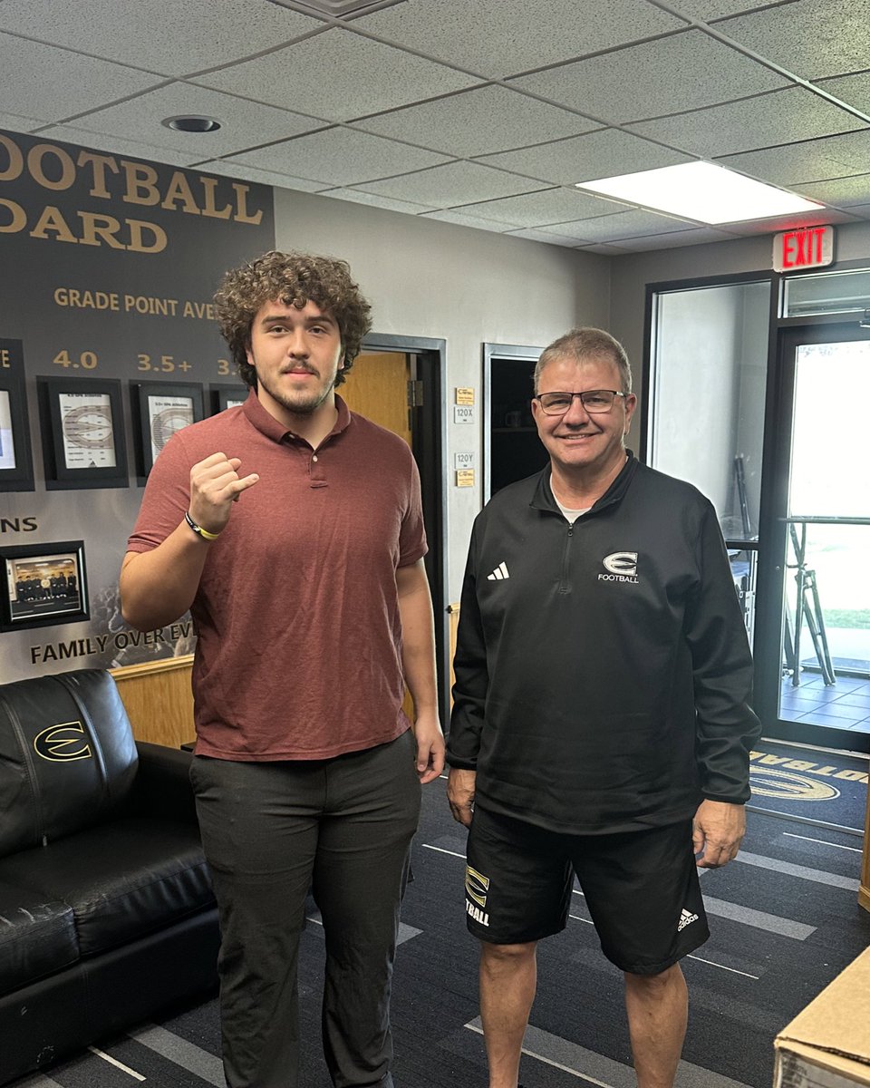 #dressforsuccess <a href="/esuhornetsfb/">ESU Hornet Football</a>