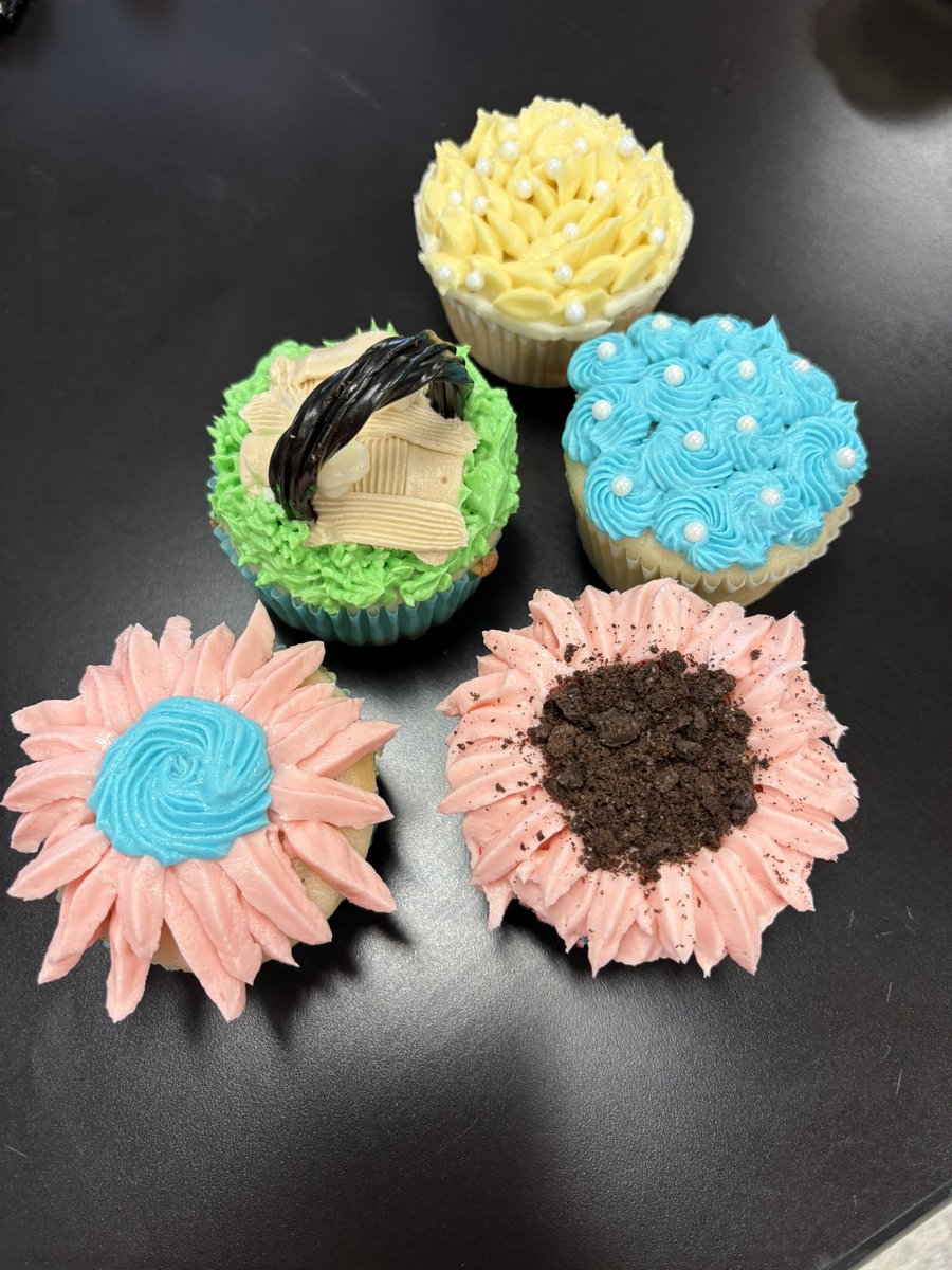 mrsbertroche's tweet photo. Culinary 3 made this unit look like a piece of cake .. literally 😊 🧁 🍰 @JohnstonCSD https://t.co/fHg99Uc1mE