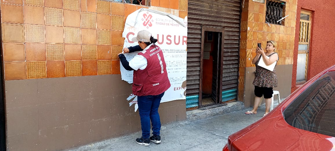 inveacdmx's tweet photo. Como resultado del seguimiento a las mesas de trabajo entre el Instituto de Verificación Administrativa y los #pulqueros, el #INVEA retiró los “Sellos de Suspensión” que se habían colocado en dos de estos establecimientos que en días pasados, fueron sancionados por la venta de destilados. Con esta acción, los establecimientos ubicados en las alcaldías #MiguelHidalgo e #Iztacalco, podrán operar de una forma responsable para las y los consumidores, cumpliendo con las instrucciones de la #JefaDeGobierno @ClaraBrugadaM