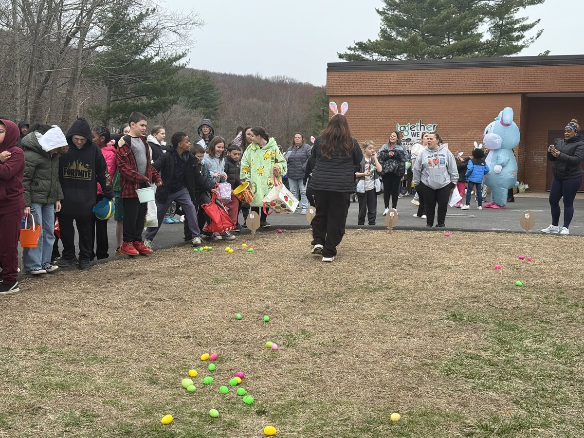 DavidJHuber's tweet photo. Thanks PTA volunteers for coordinating tonight’s egg hunt. Our kids and families loved it. #sssct @NationalPTA https://t.co/lh1ztu2mPp