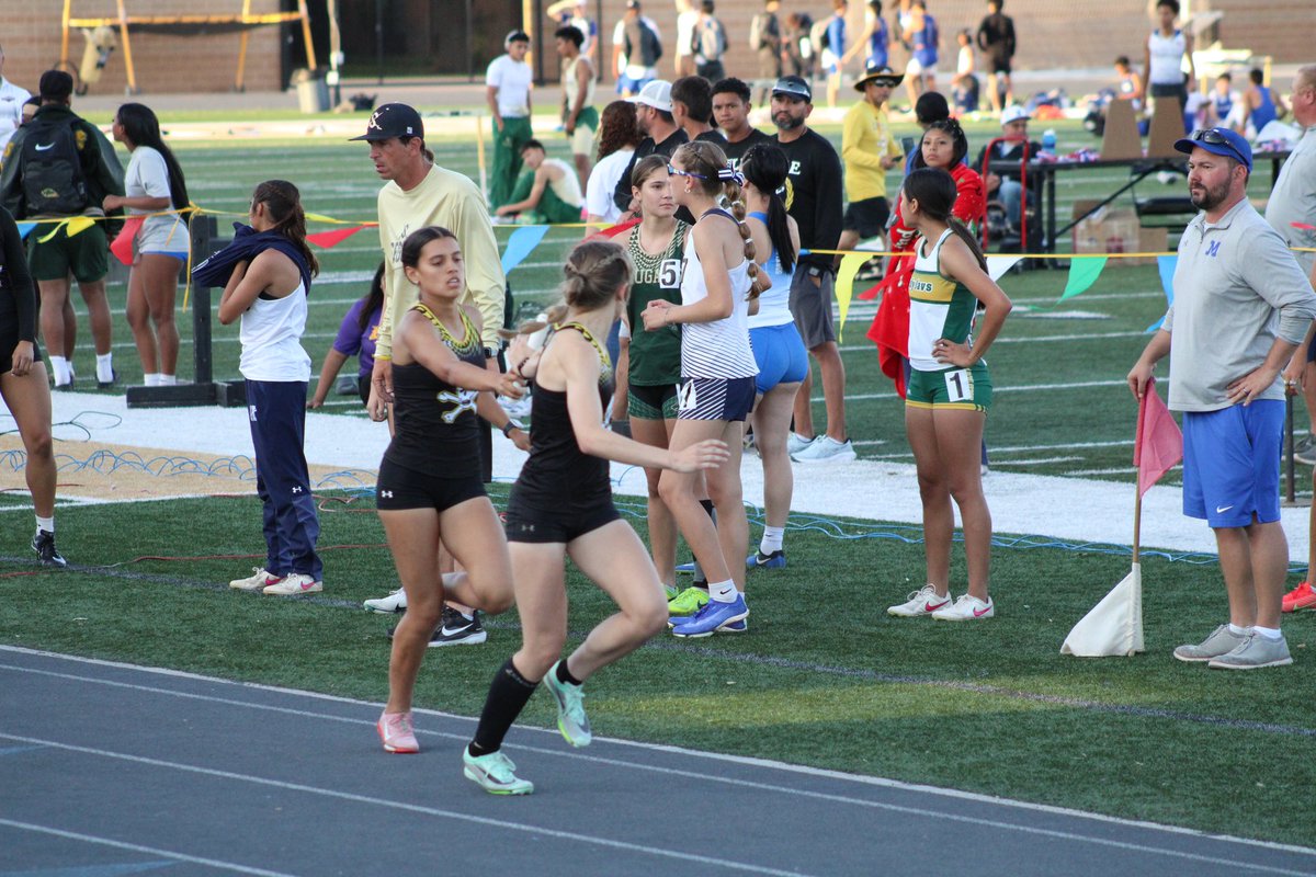 Klayre_Cook's tweet photo. Double bronze and a ticket to regionals —3rd in the 800M and 4x400M relay. Still more work to do! @LoriLwilson23 @lytleisd https://t.co/VtKqtBpwqS