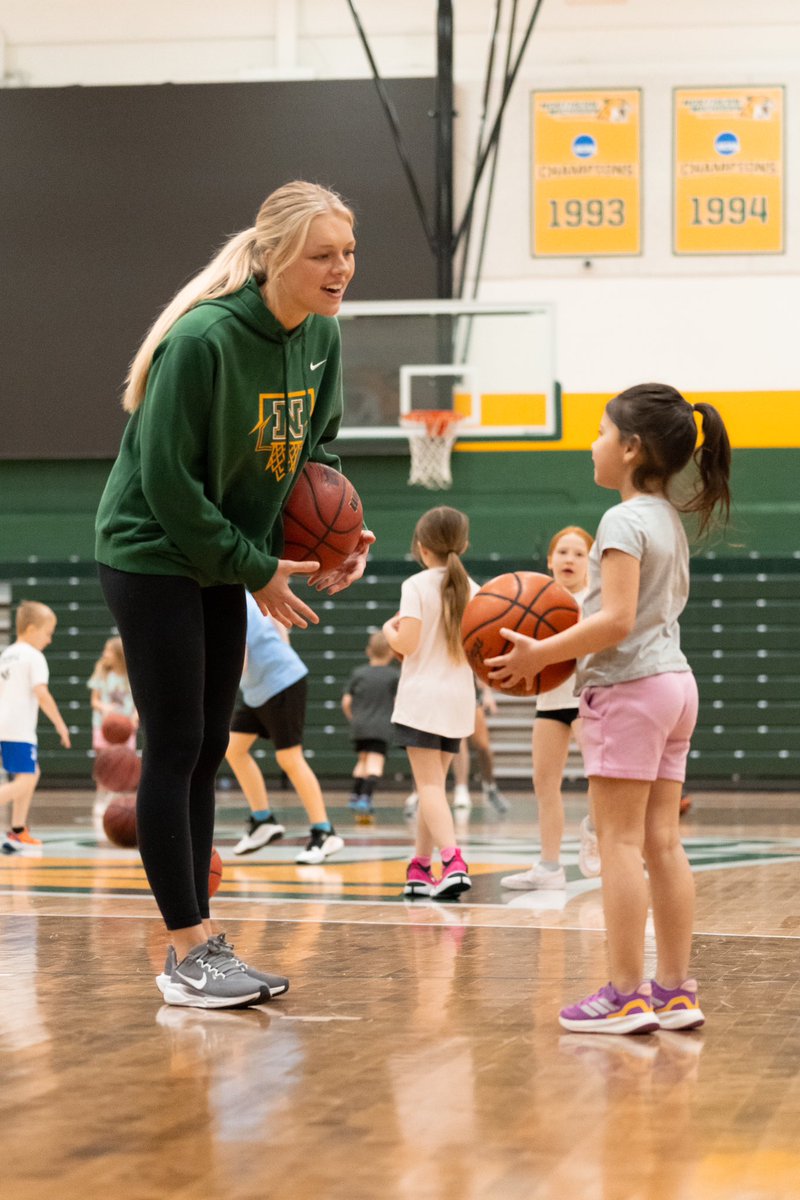 NMU_WBBall's tweet image. Back to the basics! 🏀👏 

See you next week 3rd graders!!! 😸

#NMUWBB #GoCats