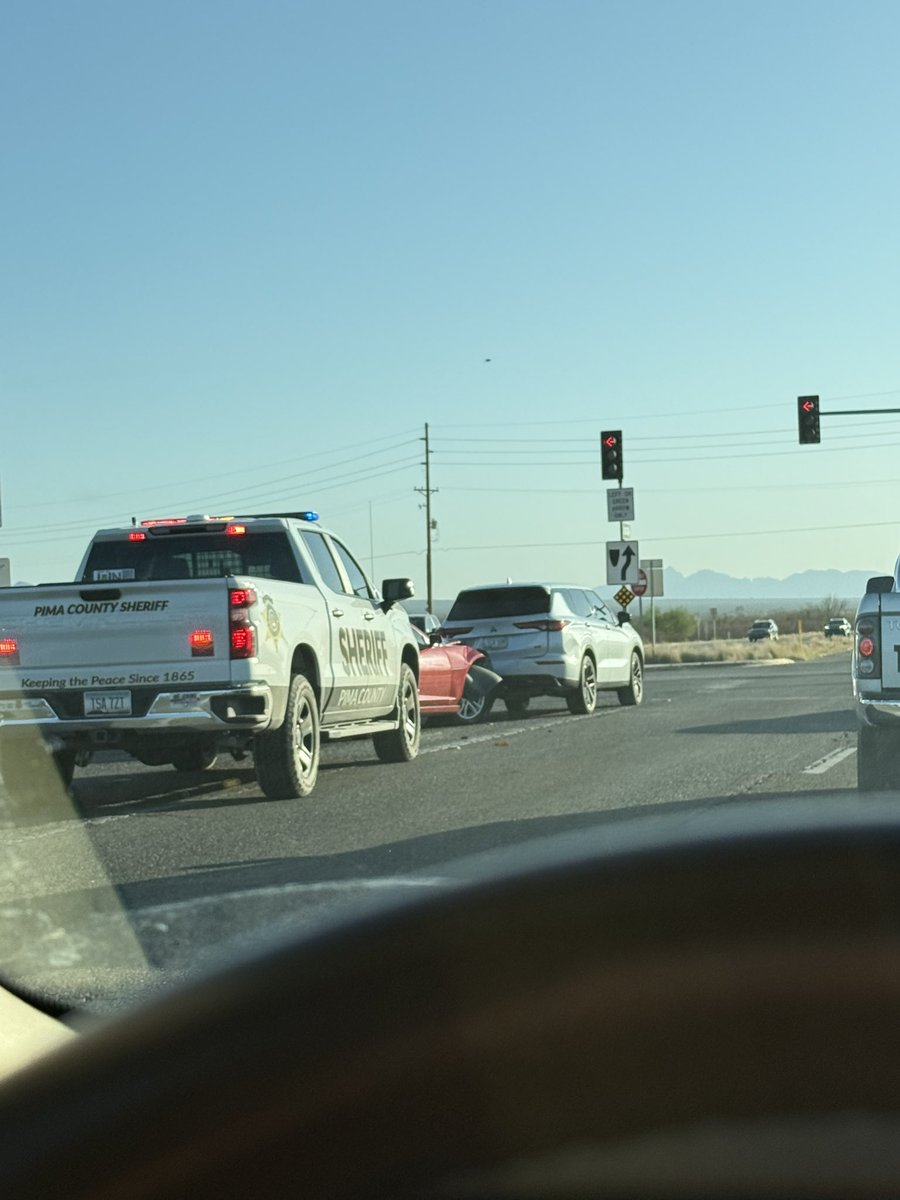 Ally_Durazo's tweet photo. @whatsuptucson  two separate car accidents on Ajo hwy causing some backed up traffic. One is on Ajo and Camino de Oeste causing eastbound delays and the other is one Ajo and Camino Verde causing delays on the southbound turn https://t.co/VKRRXhJ6Wv