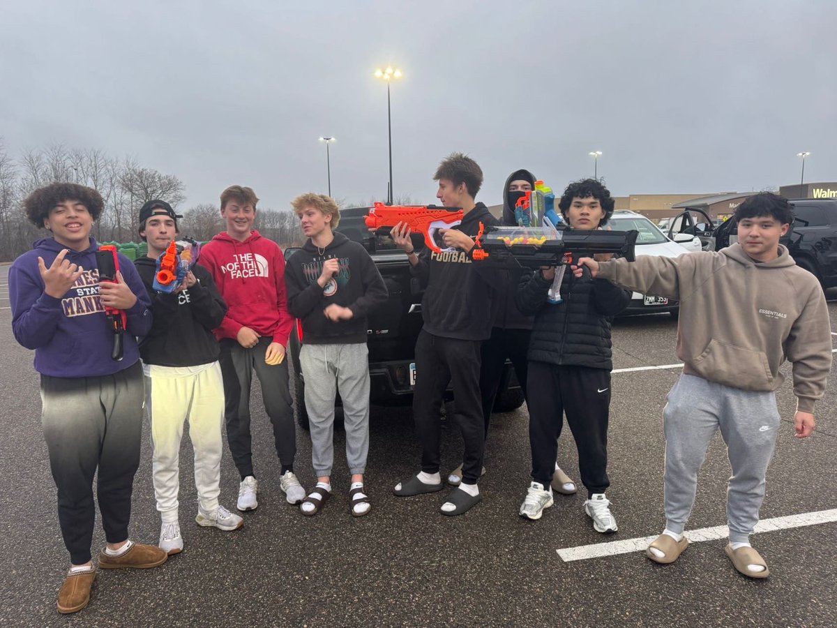 RICKYYNEM's tweet photo. Ricky n em slid and Landon and Ricky catch Nolan peterson and camden langfeld from the gentlemen’s club for the teams 4th and 5th kill ⁦@AHSNERFWAR25⁩ https://t.co/u0eepoDpqh