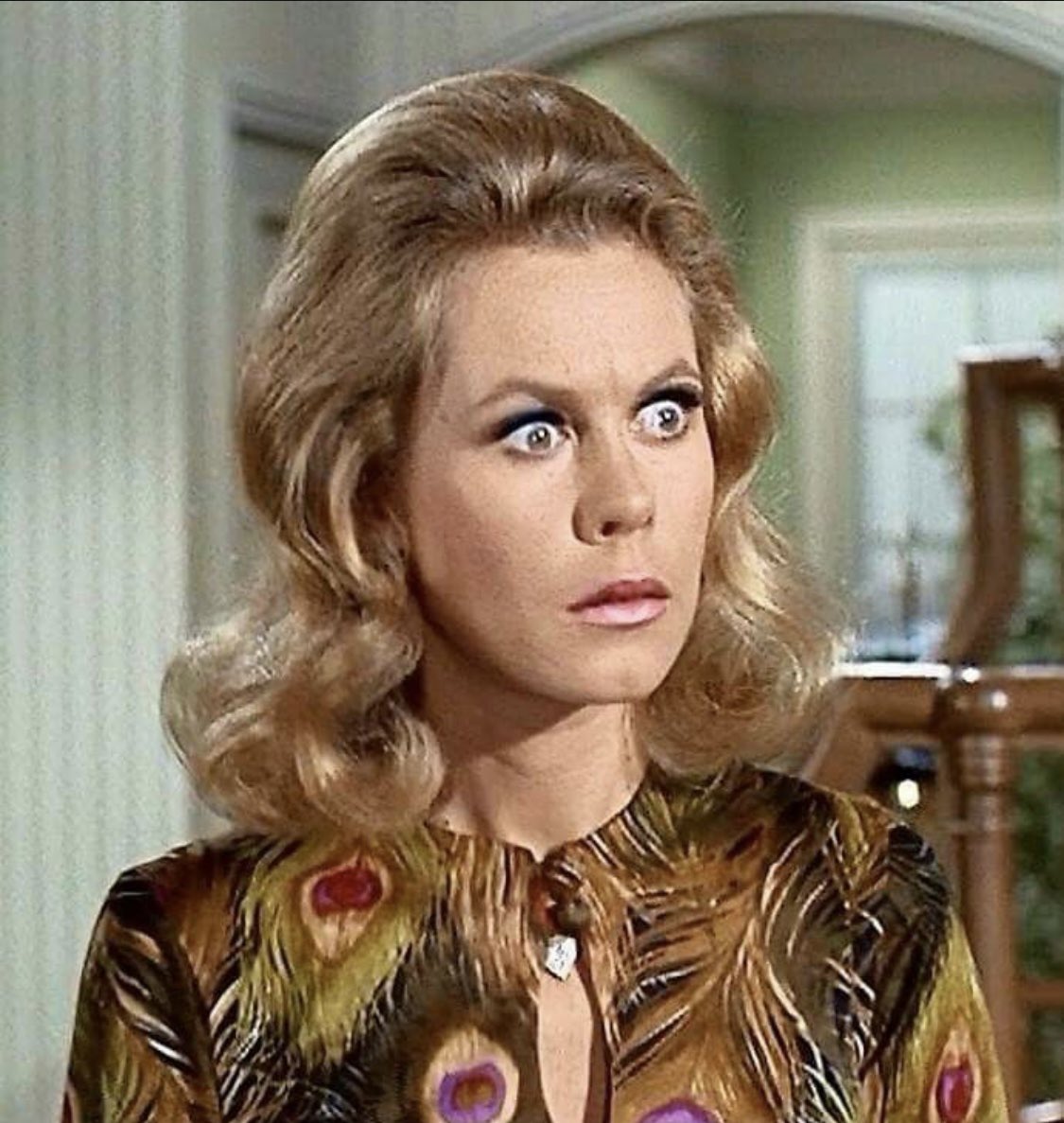 Rachelknowsjfk's tweet photo. Reveal 
#ElizabethMontgomery  is ALIVE!   
Remember #Bewitched?  
#Derwood! Ha ha 
#WPP #GodsArmy #HERQ #Angel😇 #WarriQr #ALIVE 
#Whitehat #GoneWithTheWind
🤍
I love this show!  One of my childhood favorites!  

Follow  @RealElizabethM1 https://t.co/RM7RX2v6oF