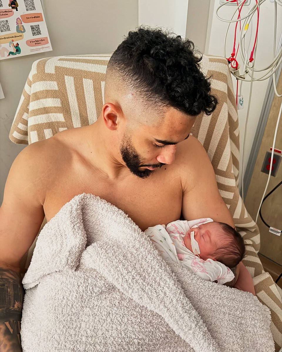 OADSBW's tweet photo. 👶 | JUST ARRIVED - Penelope Monroe Kane | ♀️
-

A BIG Congratulations goes out to Evander and Mara (Teigen)-
-Kane [Soon] on the Birth of their fourth child, second girl, Penelope. 

Best Wishes to the Engaged Kane's - All the Best!
- https://t.co/0q5Z28JdUe