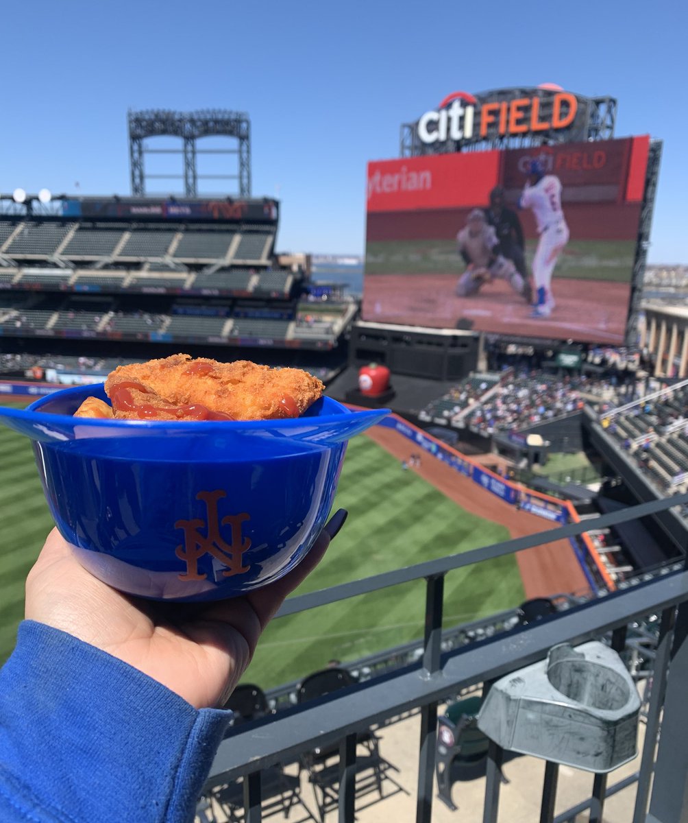 lovinmygirls218's tweet image. Thank you so much to those who donated to help me get snacks for my class for our trip to the Mets game. Unfortunately, the spot to get the cookie buckets was closed but I was able to get 13 kids meals! They were so excited! This was their first MLB game! #LetsGoMets