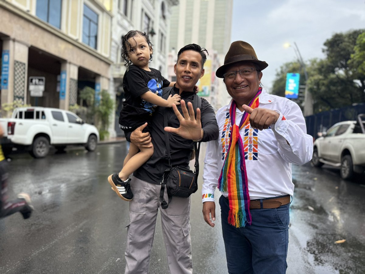 🇪🇨 “Unidos por la esperanza, juntos por el cambio”

Desde cada rincón del país, las voces se han levantado en unidad. Somos quienes sueñan con un Ecuador justo, digno y soberano. ¡La lucha continúa y la esperanza camina junto al pueblo!
 #Pachakutik