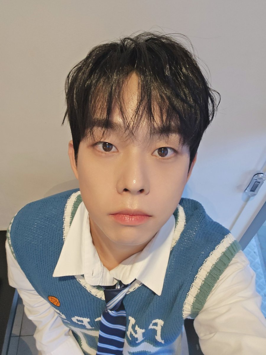 어스 tweet media
