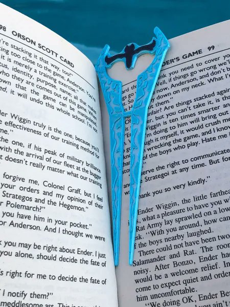 redpandarin has given the goblin Energy Sword Fantasy Bookmark (RPG/halo-inspired) - 4 color combinations, 3D printed, Fan Art via Throne. You’re too sweet Omfg 😭💚throne.com/sturdythegoblin #Wishlist #Throne