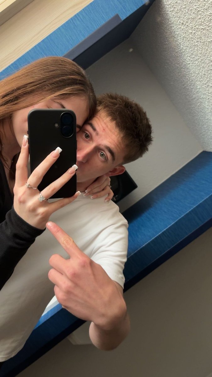 Uhpluhh's tweet image. Had to give her a rock (she said yes)❤️❤️