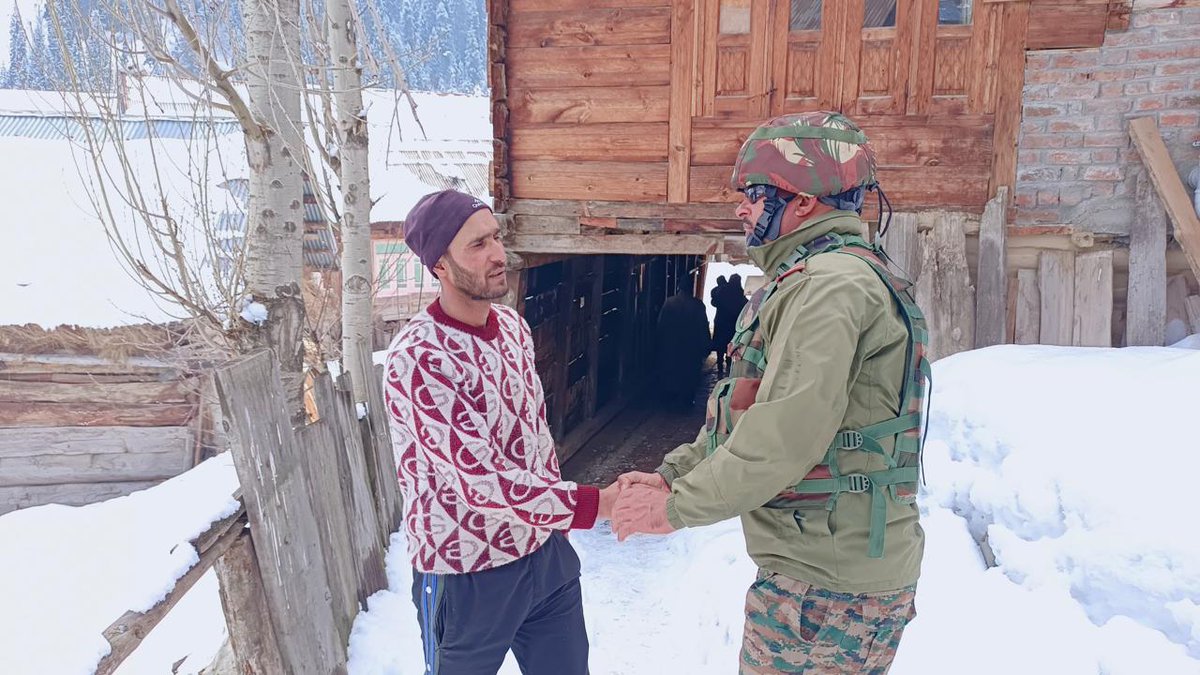 kupwarasentinel's tweet photo. #IndianArmy’s Khairiyat Patrol Team reached out to villagers of #Dangan & #Dassi near LC. locals engaged, concerns heard, trust strengthened. Security with empathy, unity with purpose. #Peace #LOC #WeStandWithVillager https://t.co/xjXG6uw8uF