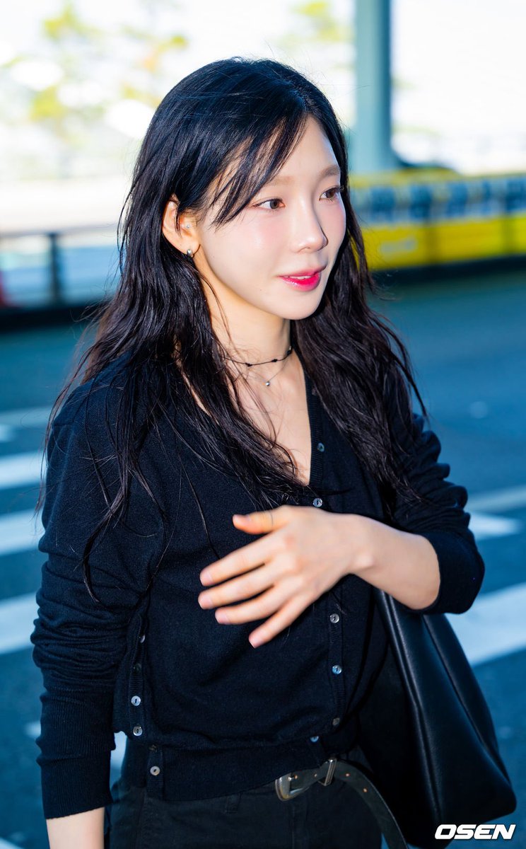 309KTYSS's tweet photo. Incheon Airport to Indonesia for 'The Tense' 🇮🇩

250411 #태연 @TAEYEONsmtown
#TAEYEON_TheTENSE_in_JAKARTA https://t.co/9y43O1lD8n