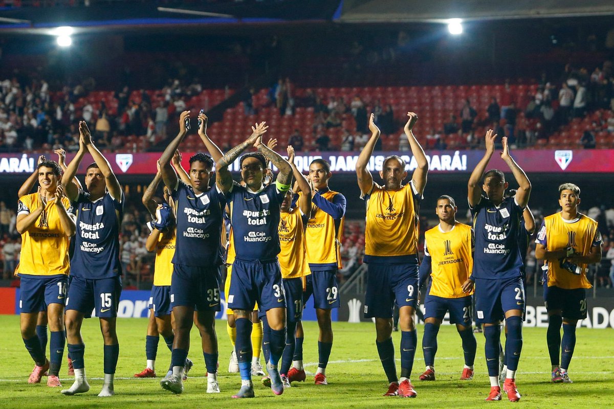 ...porque estando contigo, de todo lo malo me olvido, y me siento feliz...

🔵⚪️🔵