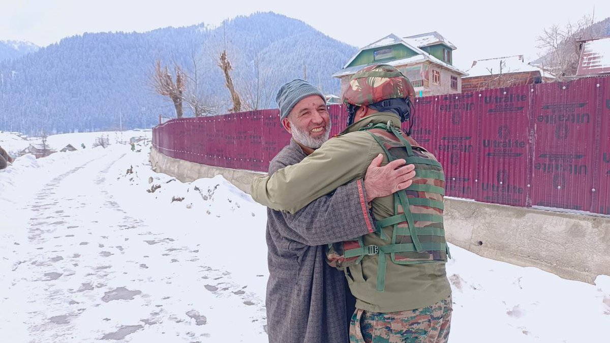 kupwarasentinel's tweet photo. #IndianArmy’s Khairiyat Patrol Team reached out to villagers of #Dangan & #Dassi near LC. locals engaged, concerns heard, trust strengthened. Security with empathy, unity with purpose. #Peace #LOC #WeStandWithVillager https://t.co/xjXG6uw8uF