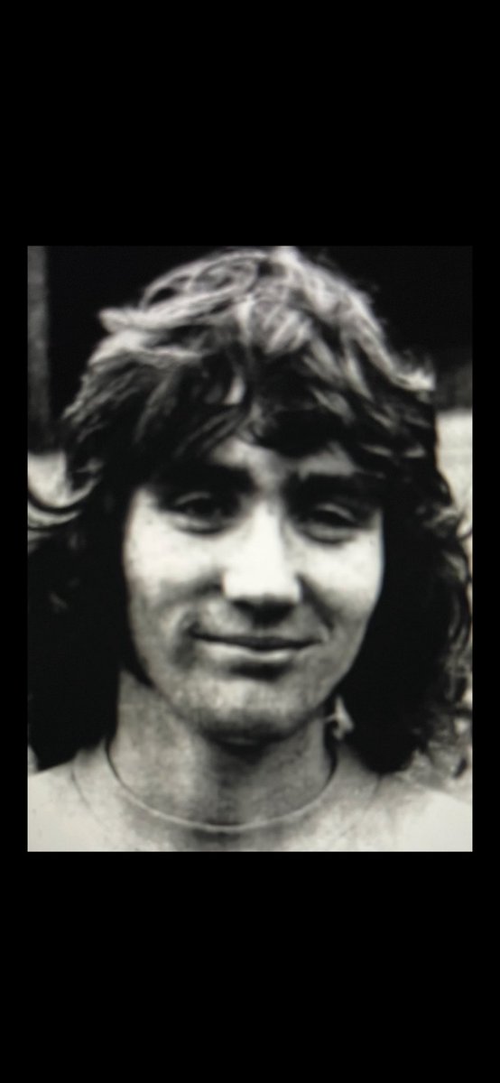 StuartJKane's tweet photo. Happy Friday! โฝ๏ธ
Have a good one. โ๏ธ
Hereโs a few pics of Robin Friday.
#hayes #readingfc #biscuitmen #royals #cardiffcityfc #bluebirds https://t.co/nWKx497Qvx