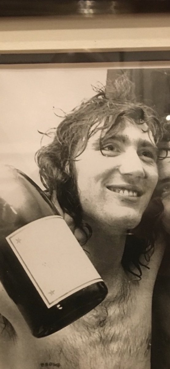 StuartJKane's tweet photo. Happy Friday! โฝ๏ธ
Have a good one. โ๏ธ
Hereโs a few pics of Robin Friday.
#hayes #readingfc #biscuitmen #royals #cardiffcityfc #bluebirds https://t.co/nWKx497Qvx