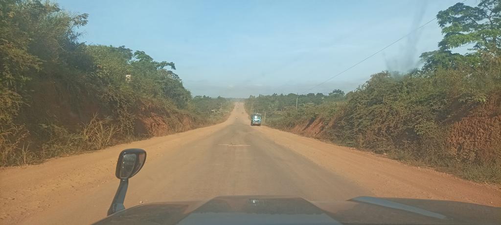 Gentlemen the road is bad, please use big cars.
Use that corruption money 
#Roadtofortportal