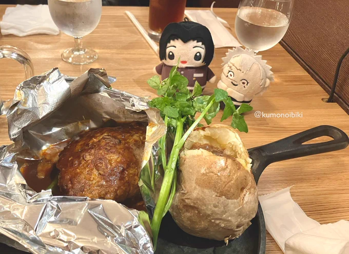 ヒルハハンバーグゥ…スゴクウマカッタァ…イモ…デカカッタァチャイモウマカッタァ…… 