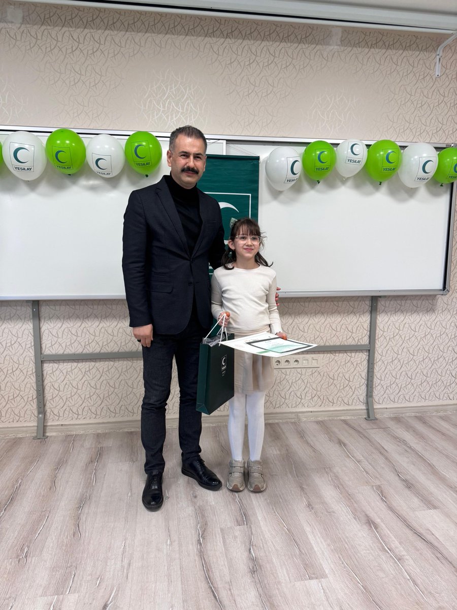 🎉 Bu yıl 13.'sü düzenlenen Yeşilay Edebi ve Görsel Eser Yarışması'nda ilimizden 137 başvuru yapıldı.
 Her kademede dereceye giren öğrencilerimize ödüllerini İl MEM Müdür Yard. Selçuk Doğandemir, Yeşilay Şube Bşk. Abdullah Ceylan ve Kadın Kom. Bşk. Eda Özdemir Gümrah takdim etti.