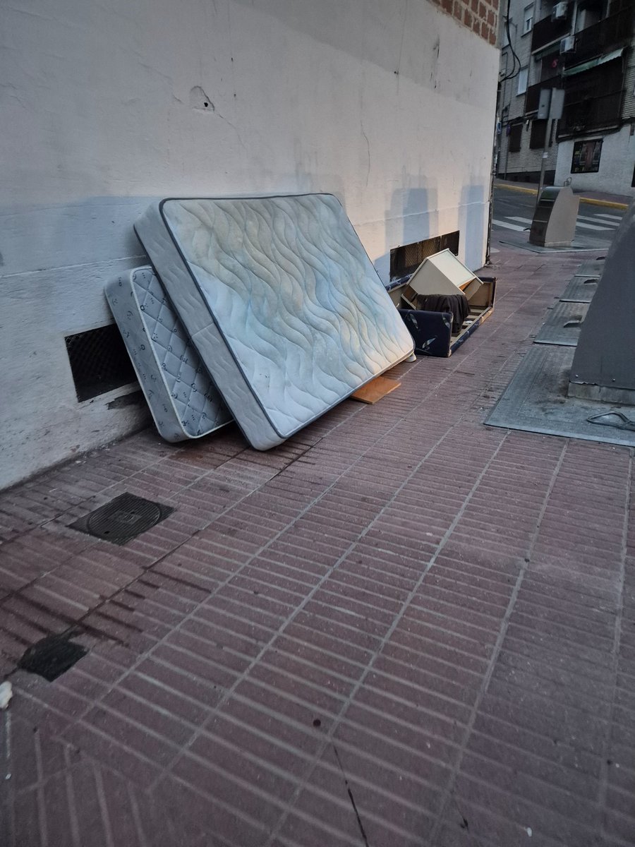 sanselimpio's tweet photo. Disuadir con multas no funciona,básicamente es debido a que no se ve ni un solo policía. #estercosanse hoy.
@lsfernandeza @policiadesanse @sansecomunica @PPSanse @IISanse @VecinosSanSe @psoesanse @PodemosEnSanse https://t.co/VKKIgz1M2e