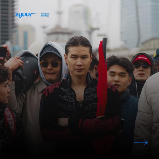 Ямар новшоо хийчив дээ! Улаан нүүрээрээ савж, хүзүү сээрээ хуга шаангаа алдлаа

Хажууд нь лам нар алтан савийг нь нээгээд гурилтай шөлөө идүүлээд будаалгыг нь хийчингээ алдлаа бурхан минь! Бараг хамгийн хурдан ажил явдал болох гэж байна пяздаа

Ангууч маань хөгширчихжээ чааваас