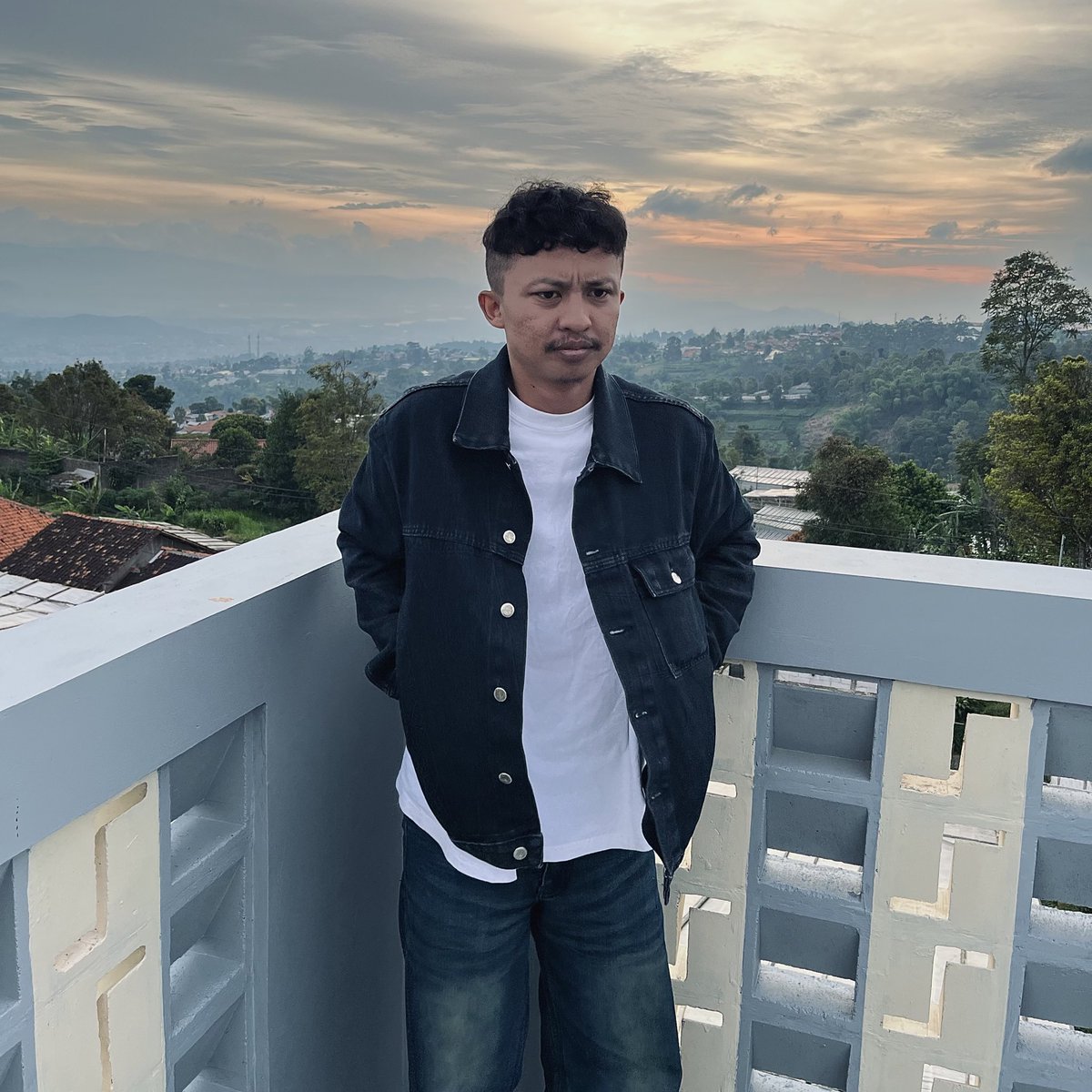 specialbastard's tweet photo. Recap from Ibu Wiwi Majestic House

What a view🫡 https://t.co/TnMUZ4FeE5