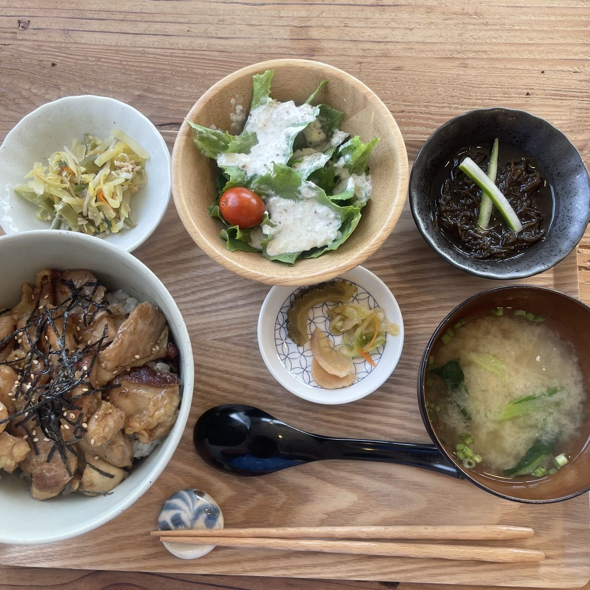 ２月振りの<a href="/ito_cafe_/">ito.cafe</a> 。
今日は、てりやきチキンな気分。

お店のレイアウトも変わってて新鮮。
美味しくいただきました。

くわっちーさびたん。

あっ、もちろん☕️&amp;🍮もです。