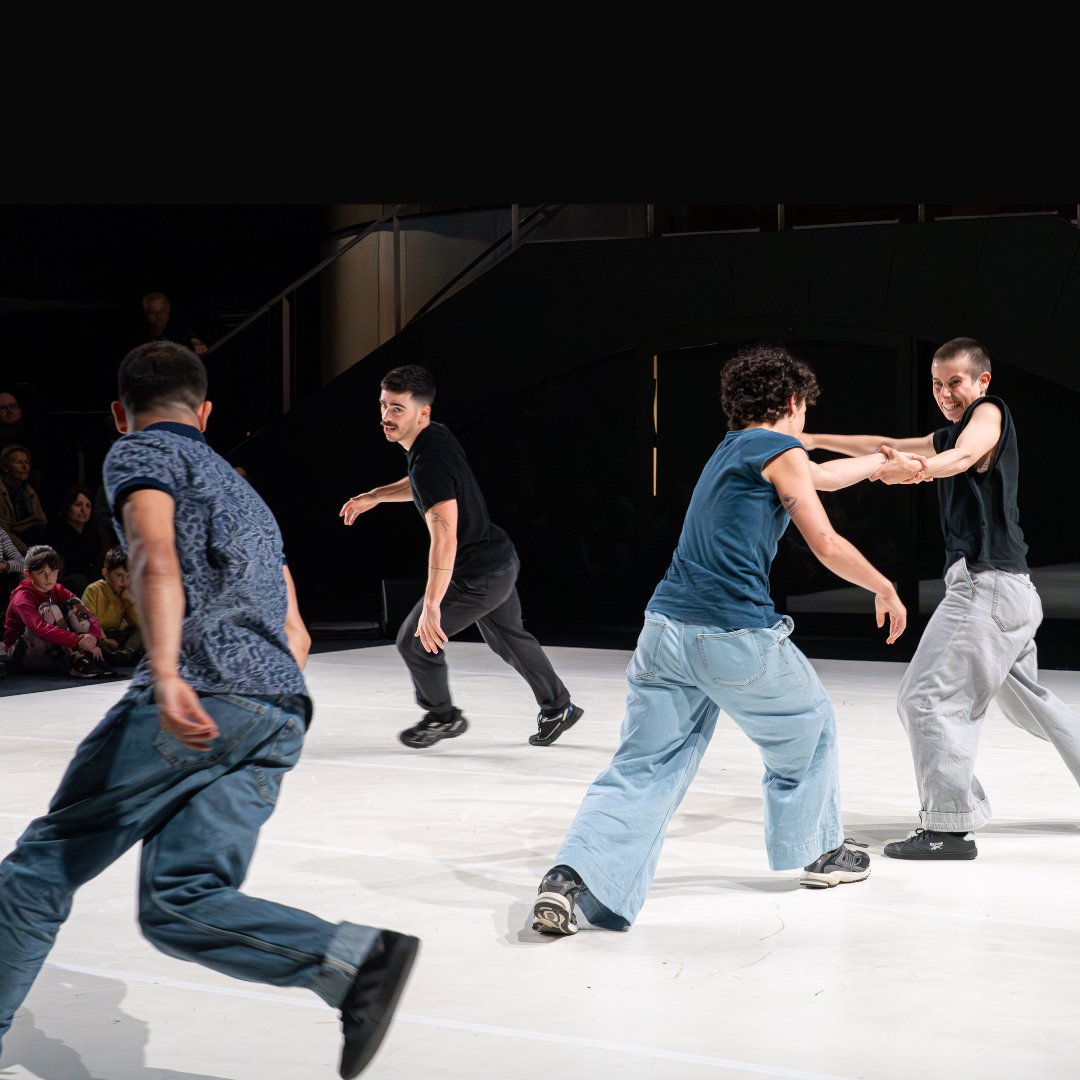 À l'arrivée du printemps, venez déambuler avec In Situ 🌷

✨In Situ
📍Parc Robillard - Saint-André-de-Cubzac 
🕛Dimanche 13 avril - 15h00

👉 Infos :   lechampdefoire.org/gambade/ 
🎫 Réservations :  billetterielechampdefoire.mapado.com 

📸 @Buffereau