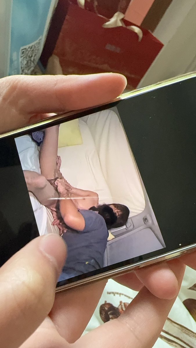 福利姬余榆鱼（沉迷捏脸）分享的黄推图片2 - 网红私拍内容