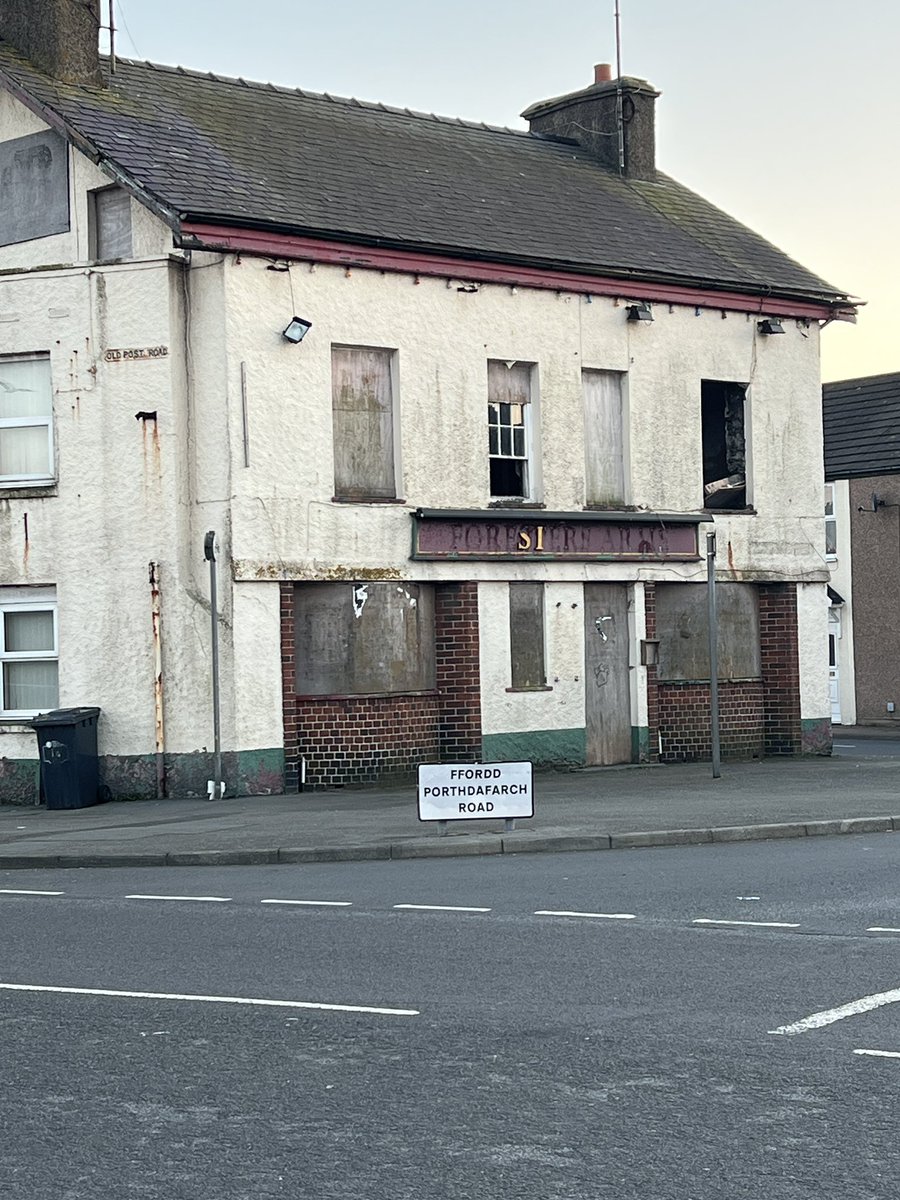 Portly_Burnsie's tweet image. En route to Ireland. Overnight stay in Holyhead last night. Pub offered a warm welcome