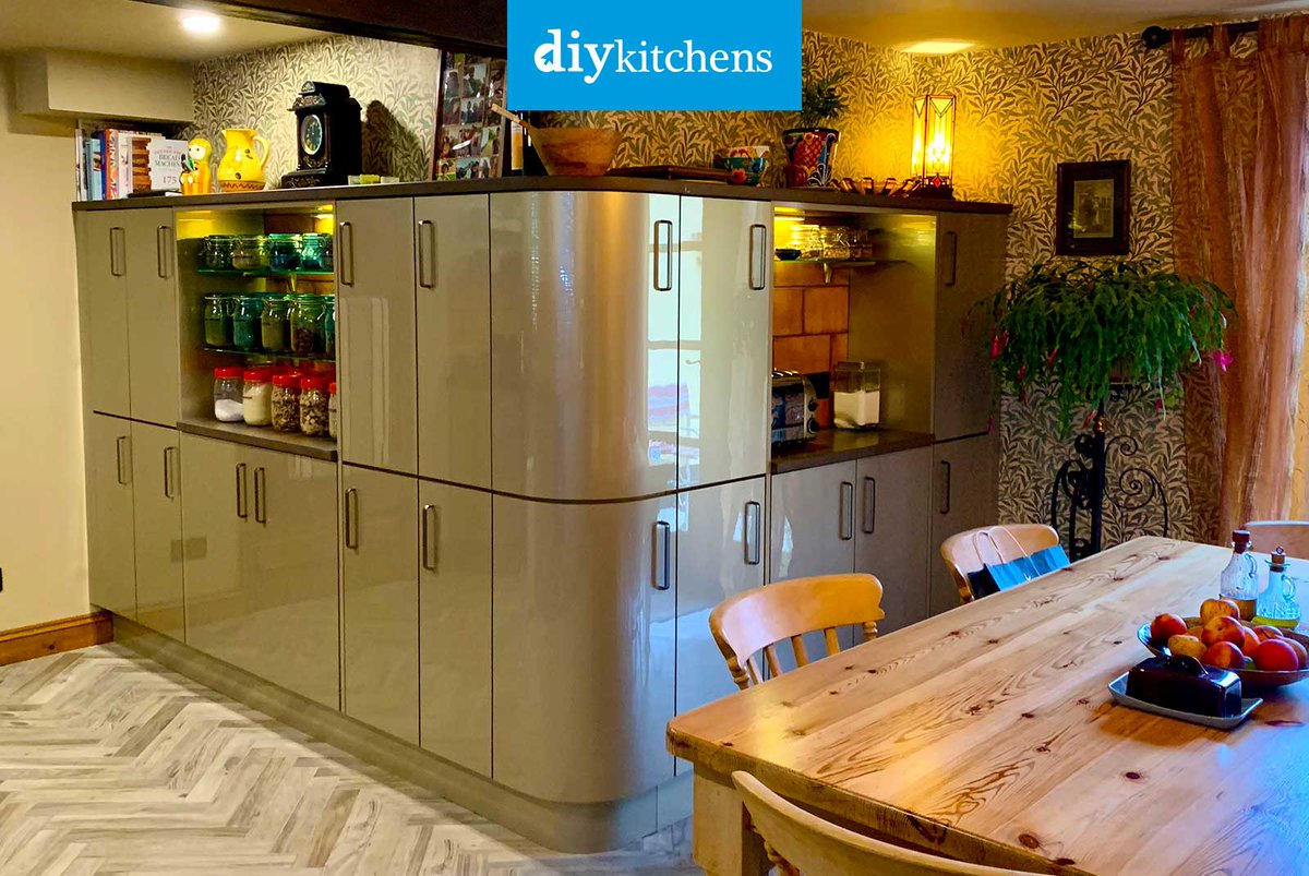 DIY_Kitchens's tweet photo. 🌟 Michelle from Bury St Edmunds shows us her completed Innova Altino Champagne High Gloss #kitchen, supplied by DIY Kitchens (Ref:3995) - https://t.co/lMhkfaX2cQ

Visit https://t.co/mDGIyY2X5f to see how much you could save on your dream kitchen! 

#altino #highgloss https://t.co/03KpKoUbce
