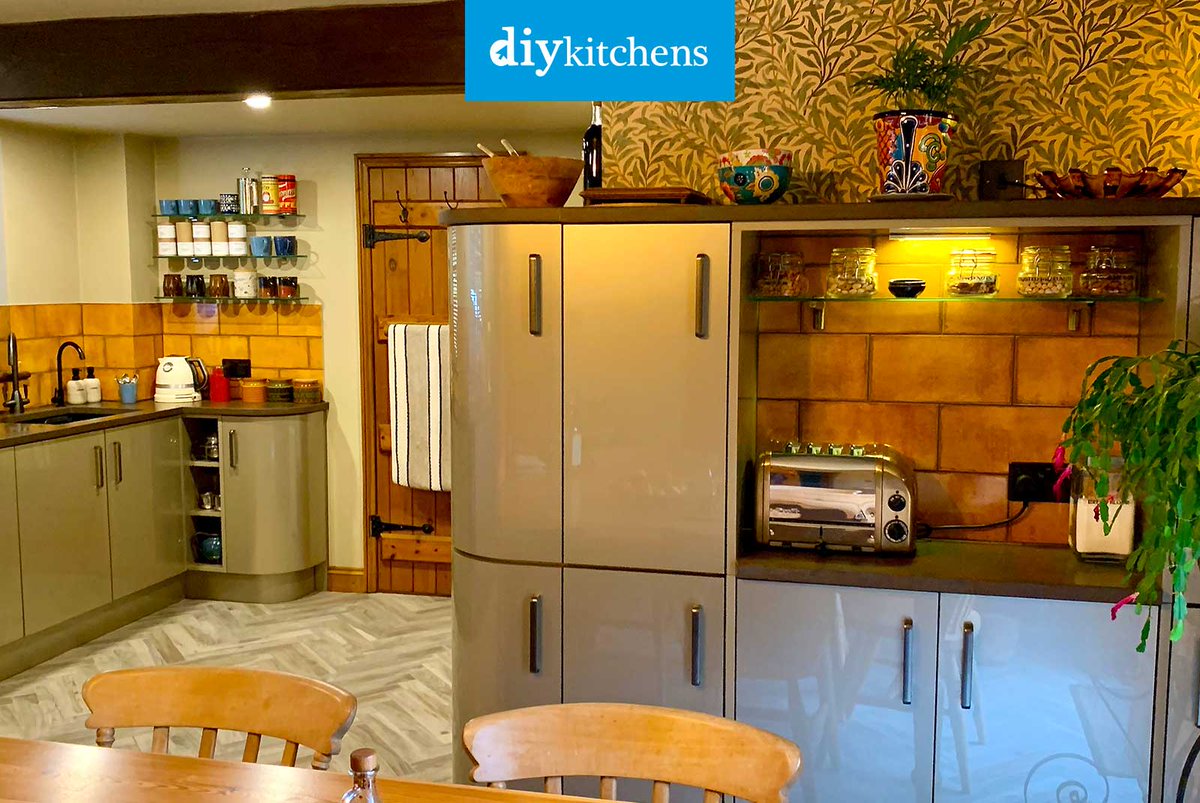DIY_Kitchens's tweet photo. 🌟 Michelle from Bury St Edmunds shows us her completed Innova Altino Champagne High Gloss #kitchen, supplied by DIY Kitchens (Ref:3995) - https://t.co/lMhkfaX2cQ

Visit https://t.co/mDGIyY2X5f to see how much you could save on your dream kitchen! 

#altino #highgloss https://t.co/03KpKoUbce