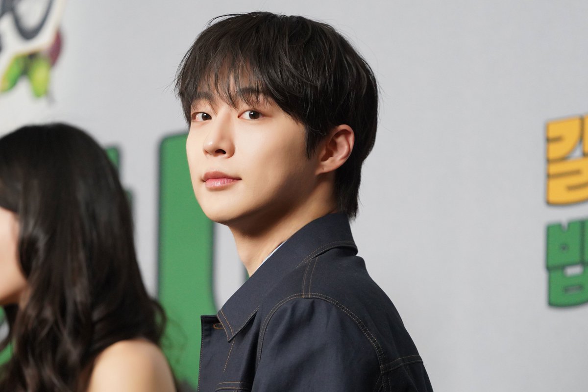 YYentertain's tweet photo. BAE INHYUK 예능 '길바닥 밥장사' 제작발표회 현장 Behind Photo

🔗https://t.co/amRujV7mxt

#배인혁 #BaeInhyuk
#길바닥밥장사 #YYentertainment https://t.co/ISFux2iPZH