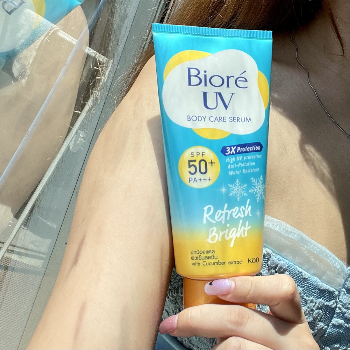 ป้ายยาาาากันแดด Biore UV Body Serum สูตร Refresh Bright สูตรที่ใช้ประจำทุกวัน อยากให้ทุกคนลอง เหมาะกับอากาศร้อนแดดแรงๆๆ ที่ทำให้แสบผิวตลอดมาก เนื้อบางเบา เกลี่ยง่าย ไม่เหนียวตัว ทาแล้วรู้สึกสดชื่น ผิวแบบเย็นลง -2.7 องศา ไม่เป็นคราบติดเสื้อด้วย อีกอย่างปรับผิวไบร์ทขึ้น ชอบมากง่ะะะ! ต้องไปลองงงงง #Biore #BioreUVBodySerum #กันแดดตัวจริง #เบาสบายไม่ทิ้งคราบเหลือง
