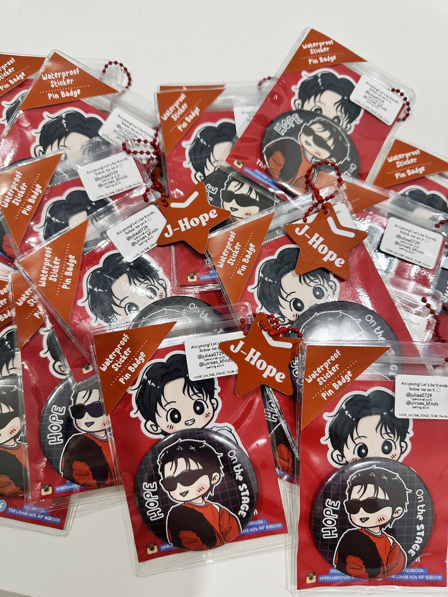 juliaa0729's tweet photo. Prepared last minute freebies 🥹
Limited quantity huhu
See you Day 2!

#HOPE_ON_THE_STAGE_TOUR_Manila 
#JHOPE https://t.co/Jtophb1vin