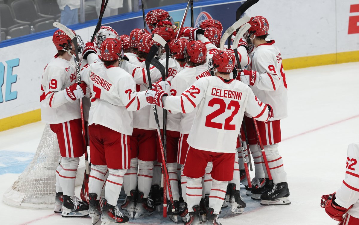 TerrierHockey's tweet photo. It's 1:05 a.m. here, 2:05 a.m. in Boston and either way it's a great time to be a Terrier.

📸: @RichardTGagnon https://t.co/GDRqjy425n