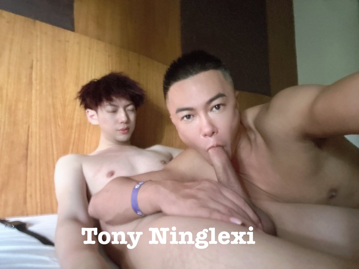 潑水節開始了。昨晚蹦迪好累。醒來的第一件事，就是喝精液