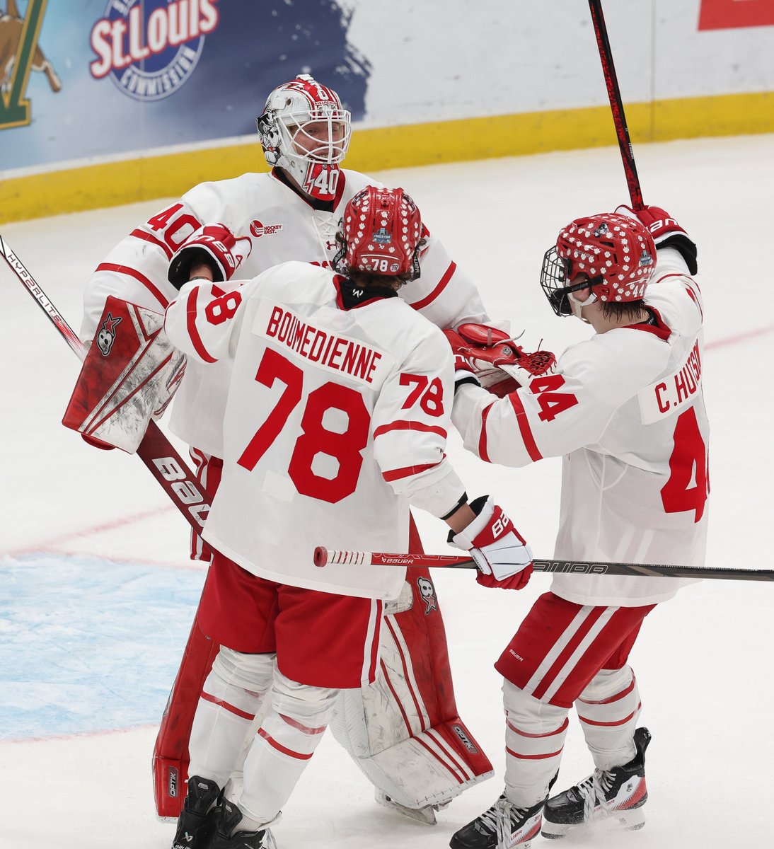 It's 1:05 a.m. here, 2:05 a.m. in Boston and either way it's a great time to be a Terrier.

📸: <a href="/RichardTGagnon/">Richard T. Gagnon</a>