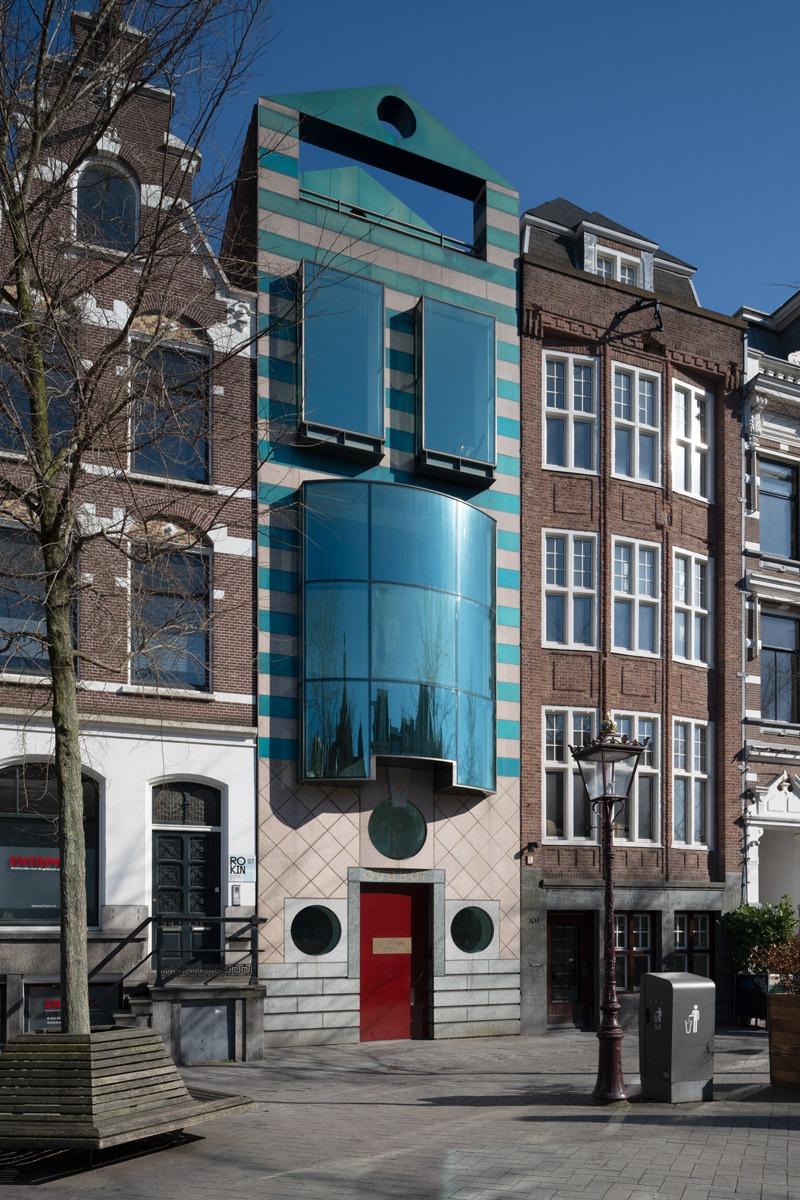 MartjanKuit's tweet photo. Hulpvraag: Kennen jullie voorbeelden van postmodernistische architectuur in Nederland? We zijn op zoek naar tips!

Deel je vondsten. Vooral onbekende pareltjes en/of POMO buiten de Randstad wordt gewaardeerd. 1/2 https://t.co/XBHqh7RVRh